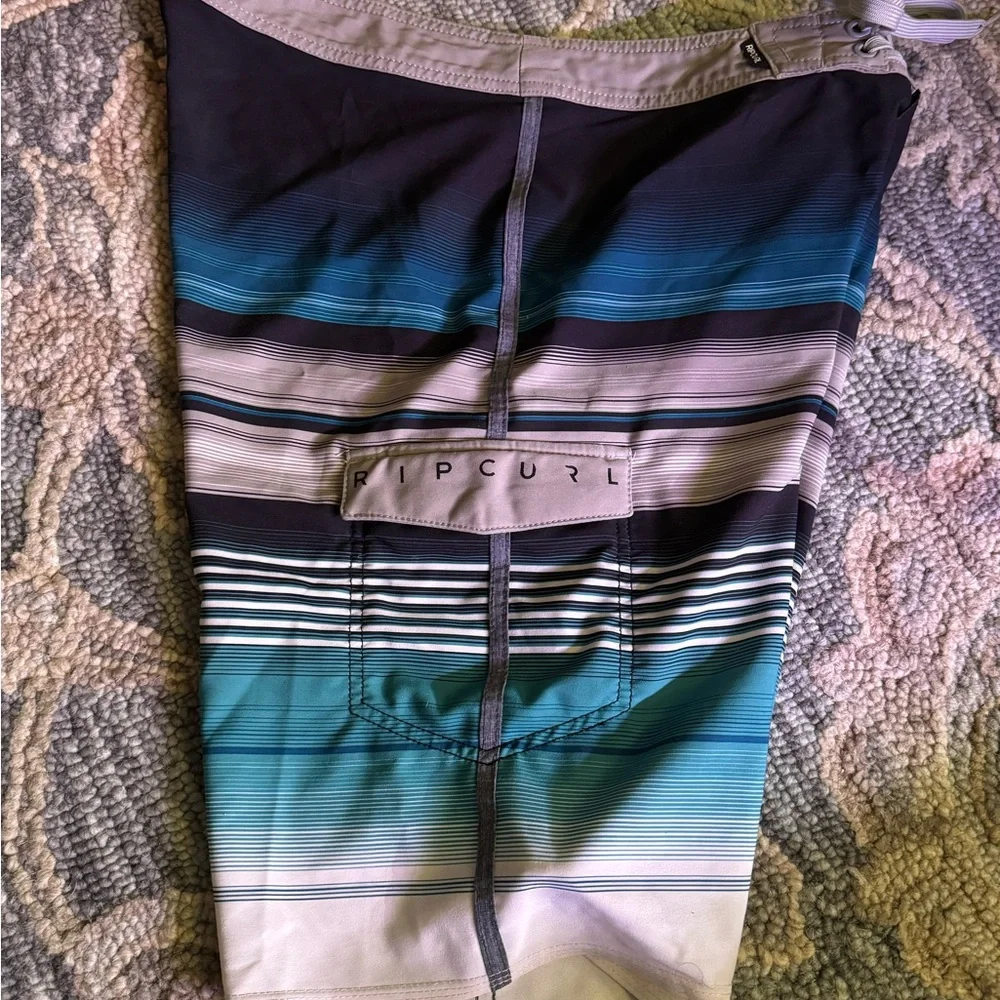 Geometric Patterned Shorts with Drawstring - Picture 8 of 12